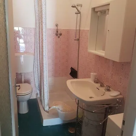 Trilocale Zona Tranquilla Entroterra Ligure Appartamento